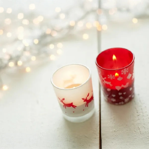 Kersttheelichthouders met brandende kaarsjes, Rood en wit - 185039