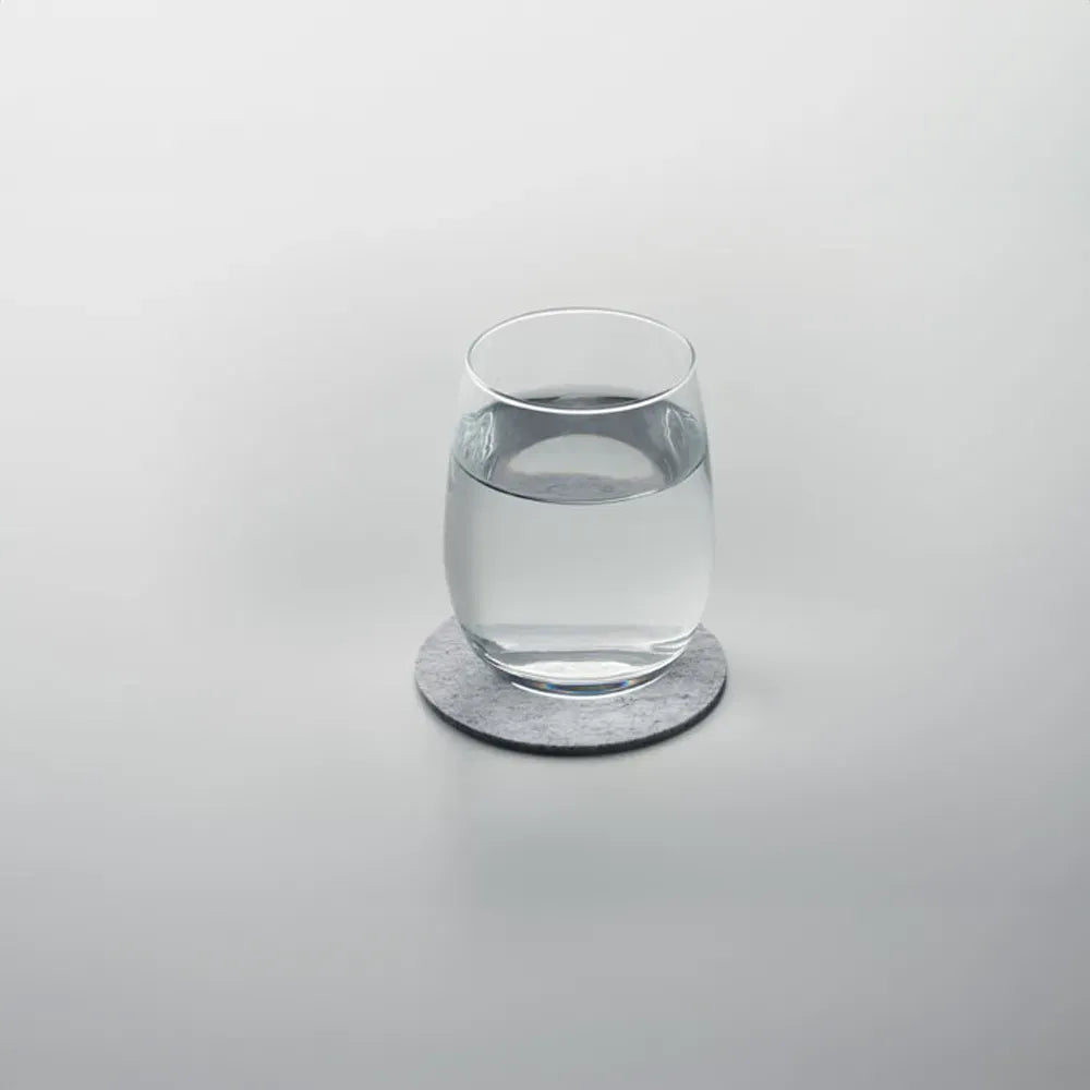 ronde rpet vilten onderzetter duurzaam stijlvol grijs sfeer foto 192356