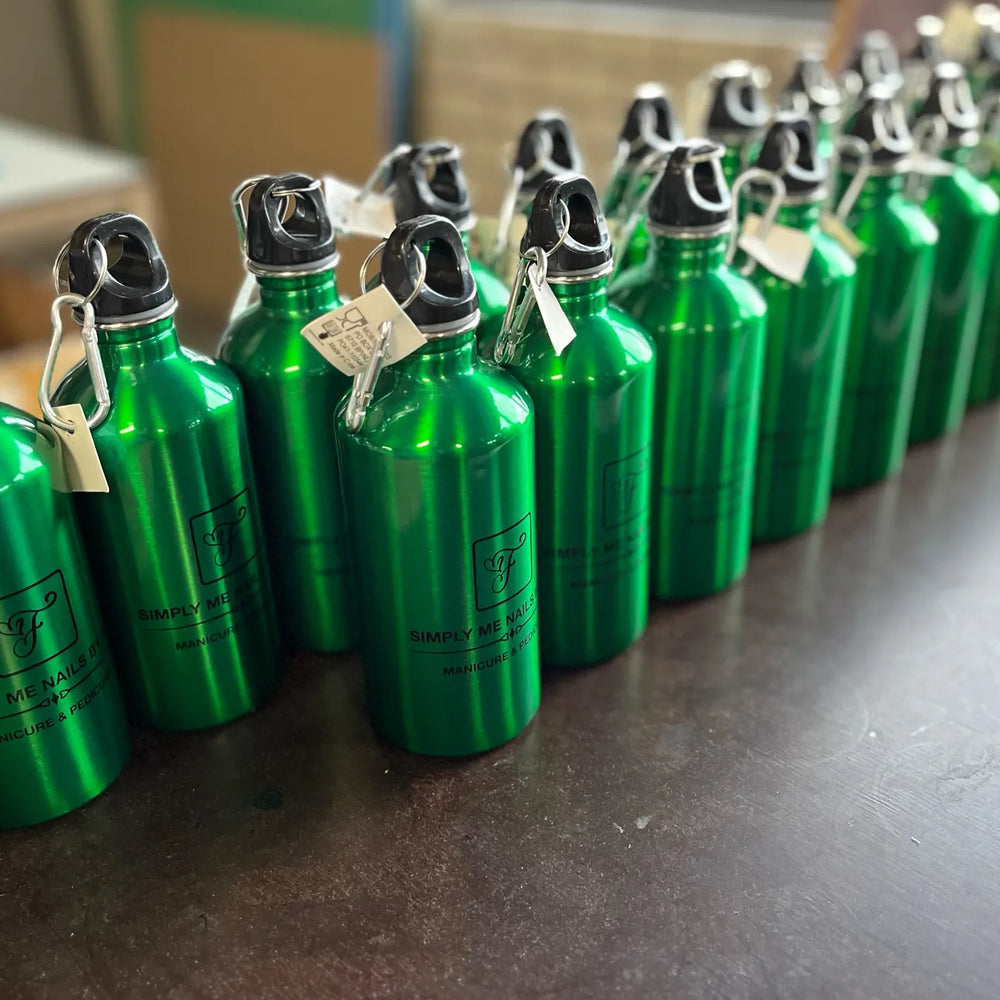 drinkfles van gerecycled roestvrij staal 500ml met karabijnhaak groen met logo 192403