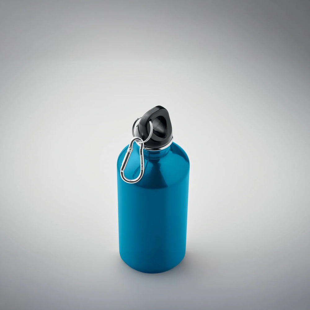 drinkfles van gerecycled roestvrij staal 500ml met karabijnhaak turquoise sfeer foto 192403