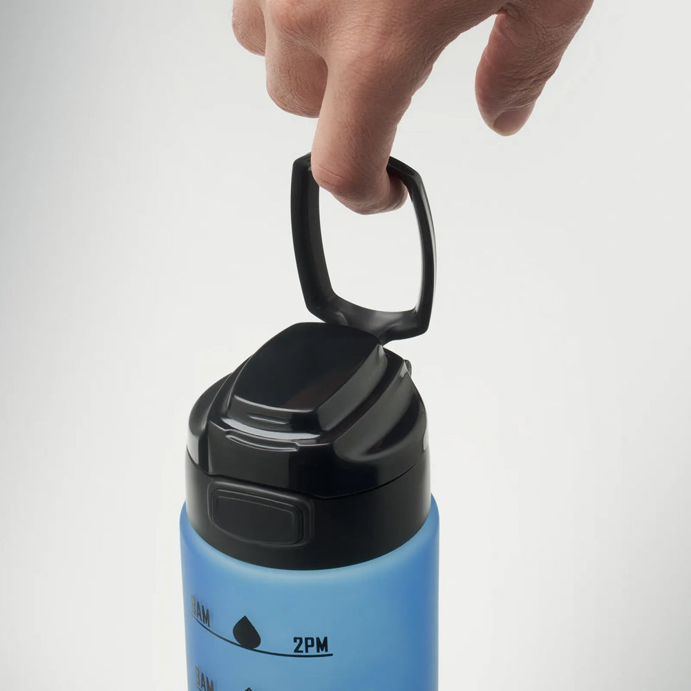 Essentix level rPET sportwaterfles 1 liter met tijdsaanduiding detail van draaghengsel, Blauw - 192409