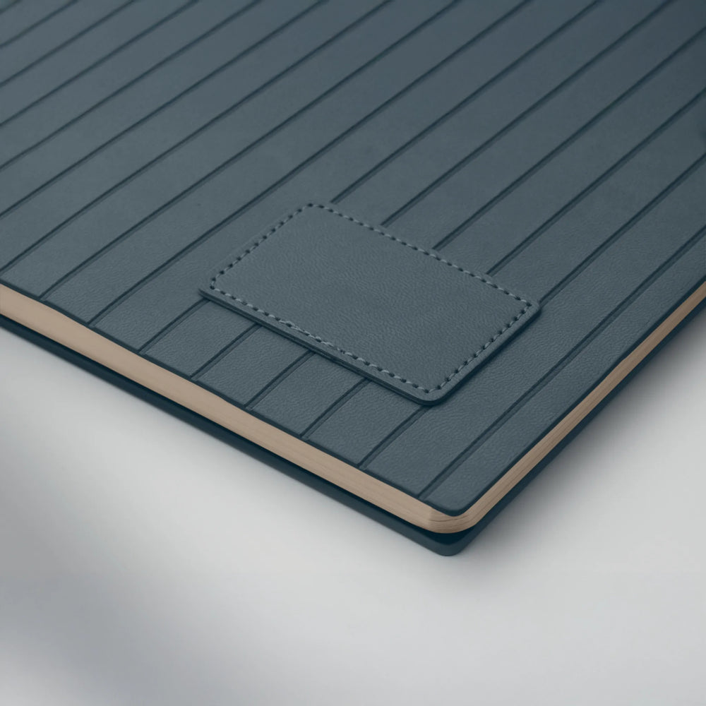 A5 notitieboek Smokey PU met gerecyclede kaft en gelinieerde pagina’s detail, Blauw - 192663