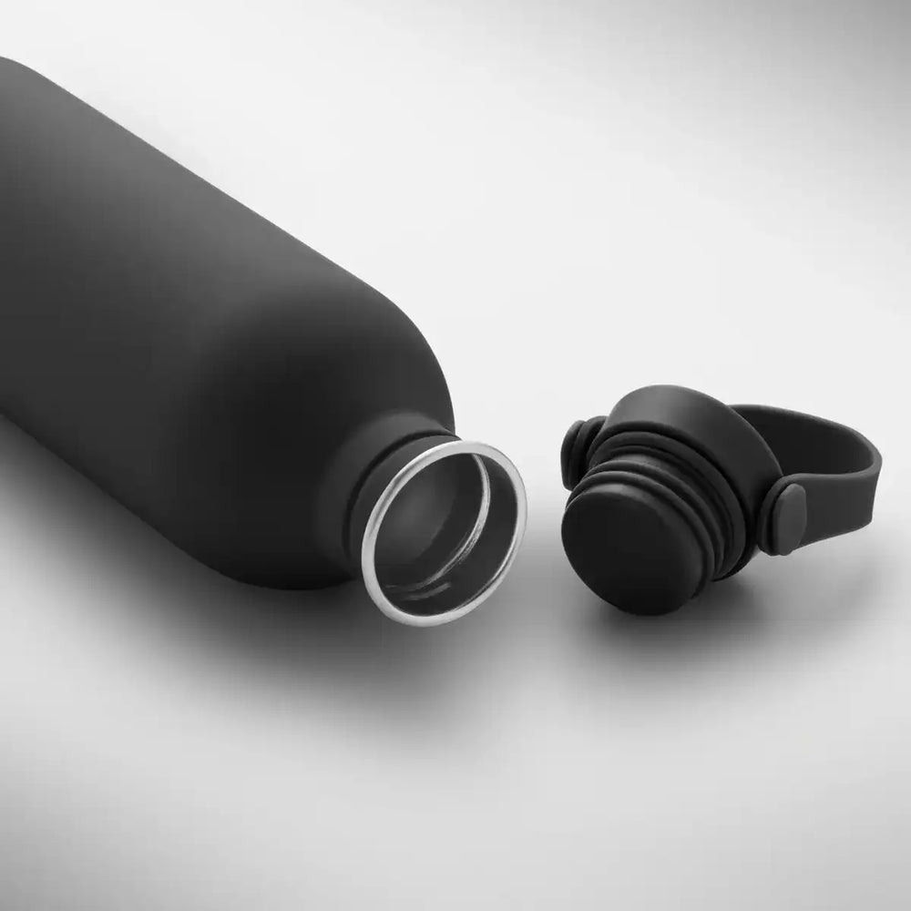 Detailfoto van enkelwandige RVS drinkfles van 500 ml in zwart open – artikelnummer 192903