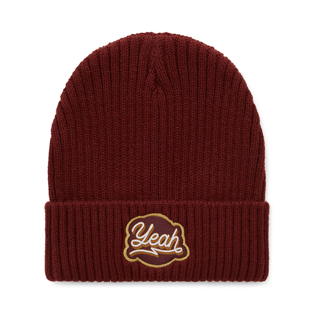 Geribde beanie met eigen logo en label in 54 kleurkeuzes