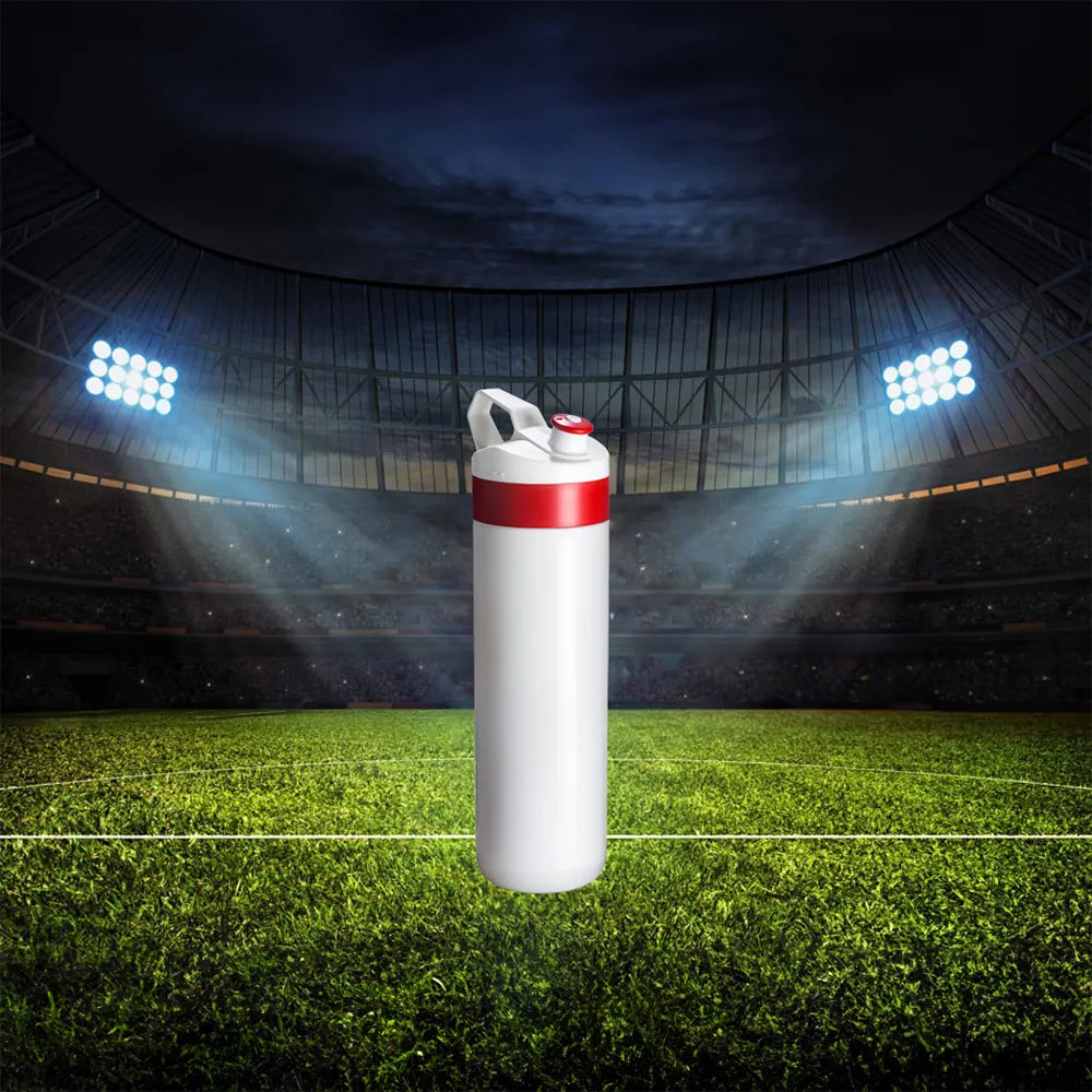 Fuse Bio bidon 450 ml met fruitinfuser op voetbalveld, Wit en rood - 2322304W