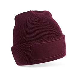 Zachte acryl beanie met katoenen twill patch, Bordeauxrood - 24CB445