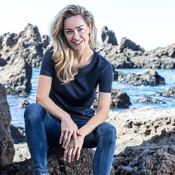 t-shirt getailleerd promodoro navy sfeerfoto 24e3005