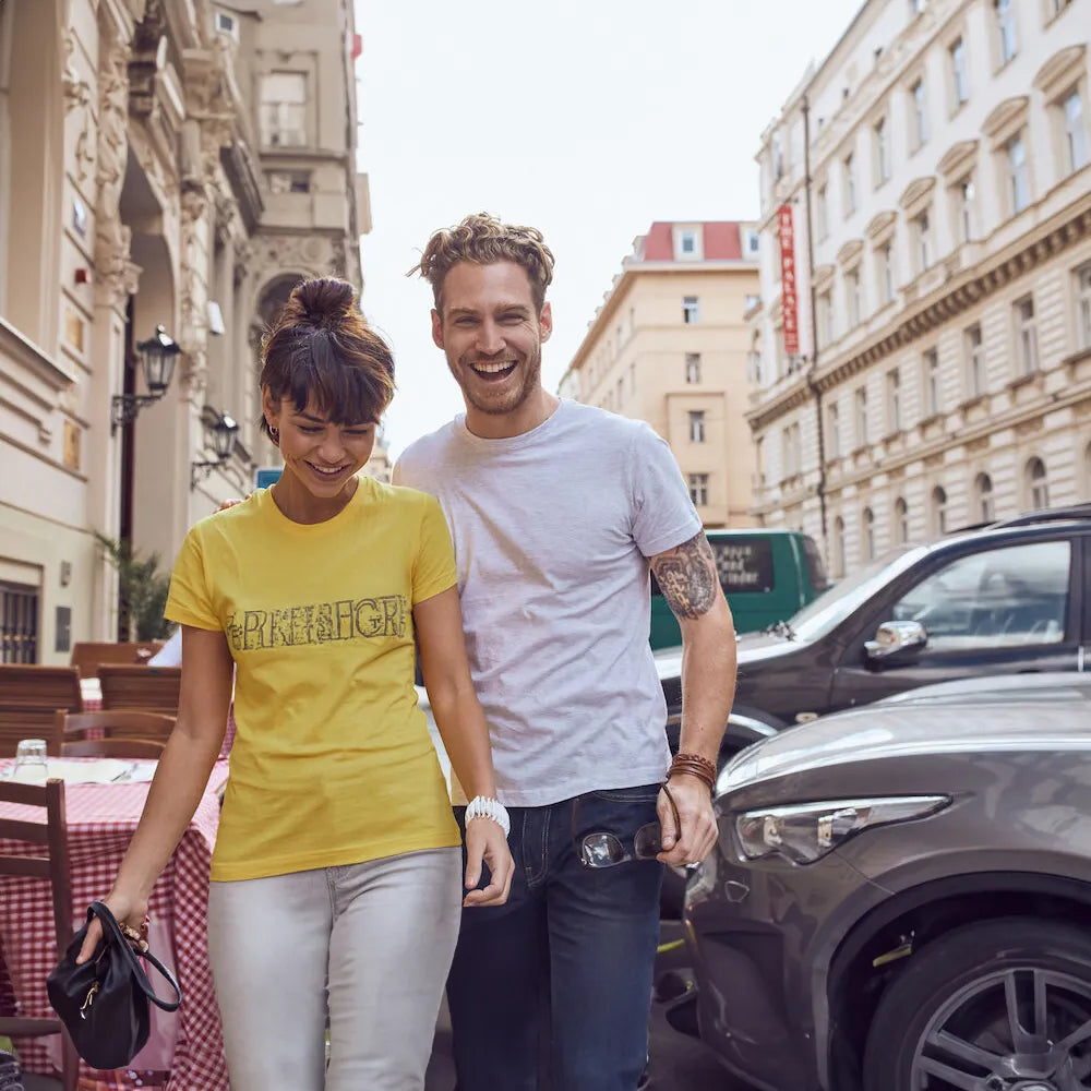 Clique Basic T-shirts gedragen door twee modellen, Geel en wit - 26029030