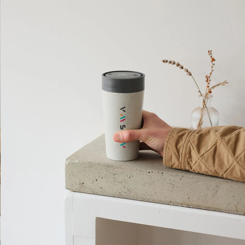 CircularenCo koffiebeker 227 ml met deksel met bedrukking vastgehouden, Wit en zwart - 31W044